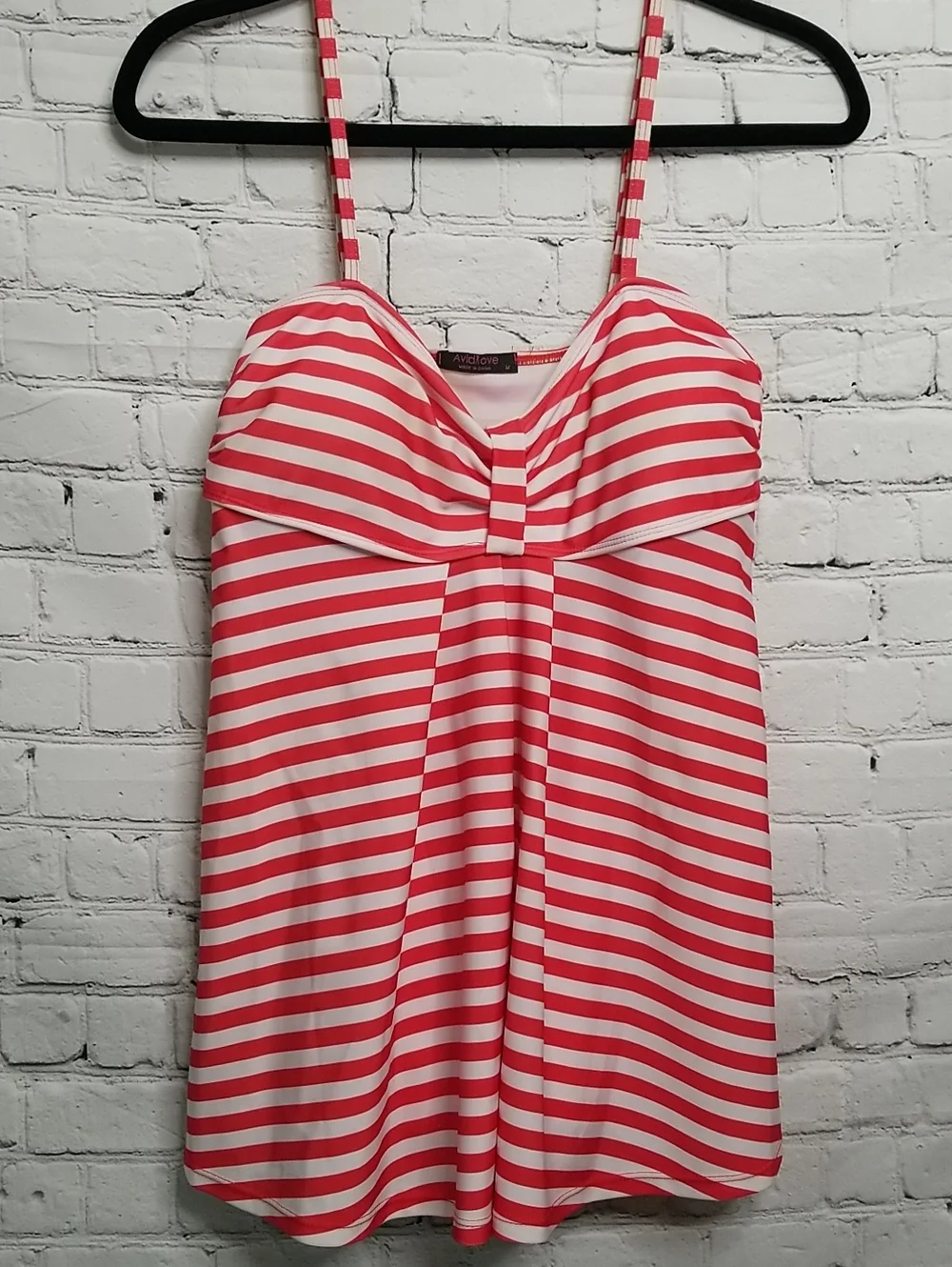 Avid Love womens tankini/swim top size Medium Red & White Stripe EUC